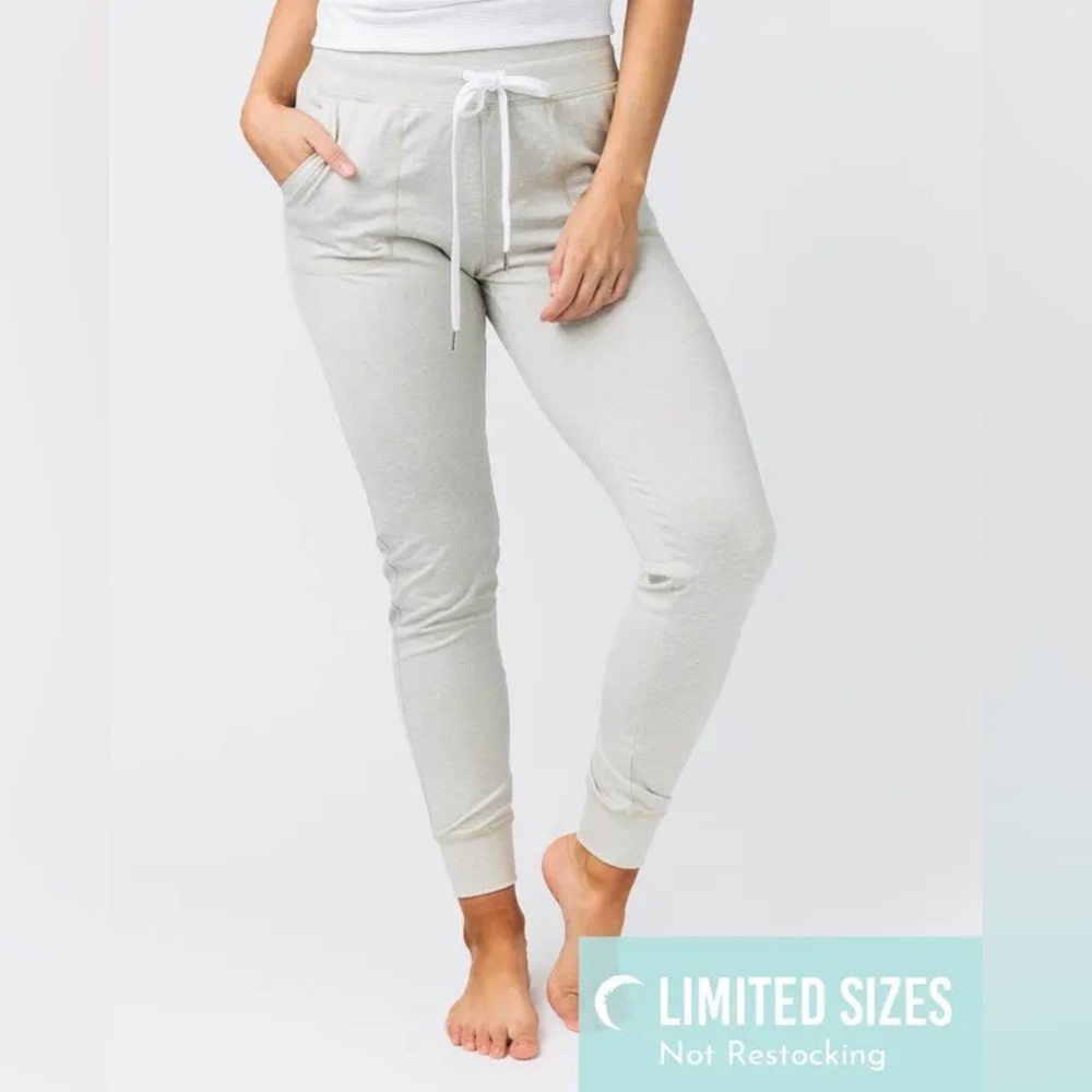 ZYIA oatmeal cozy joggers size small